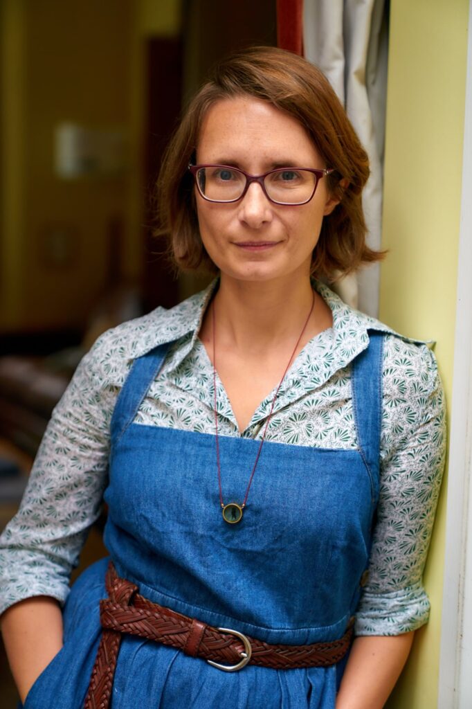 Elizabeth, founder of Mountain & Molehill.