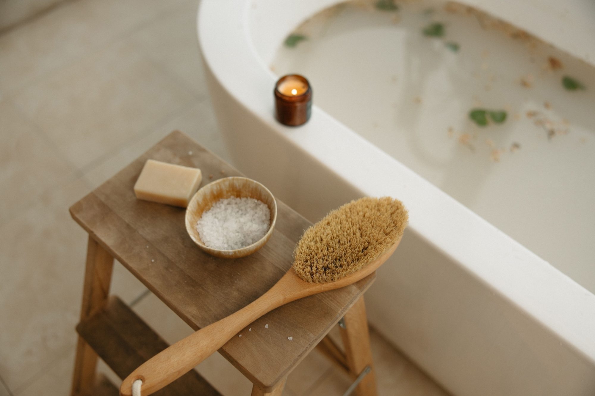 Bath with brush and bath salts